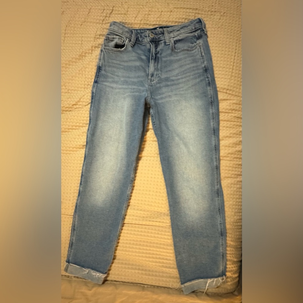 Ultra High-Rise Mom Jeans - Hollister